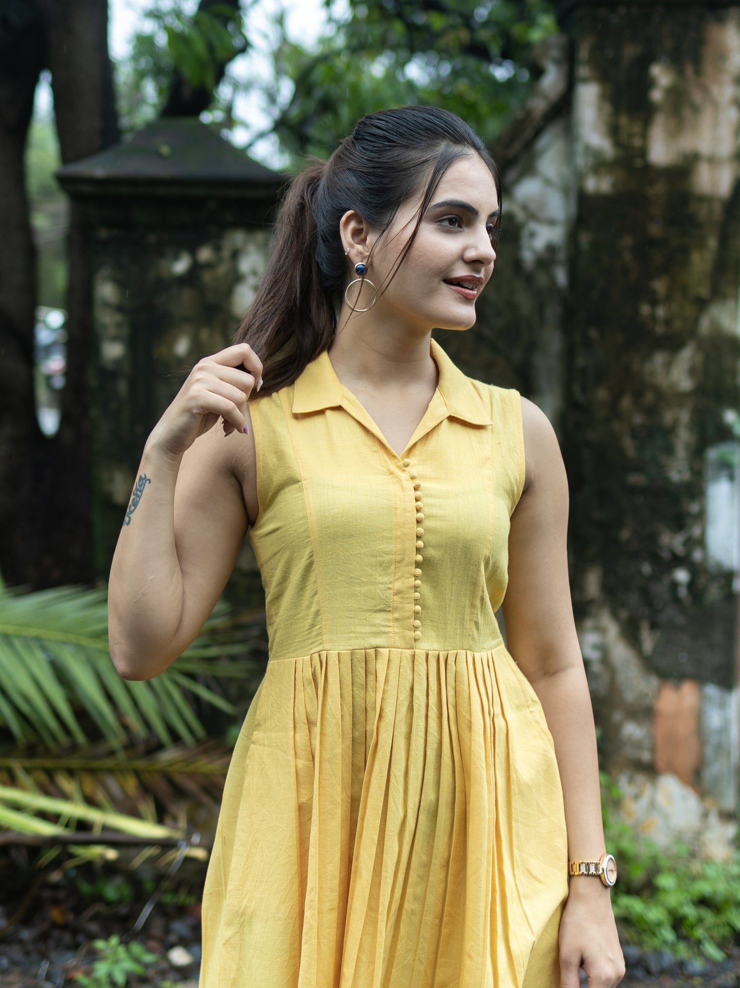 Sleeveless midi Dress-Yellow